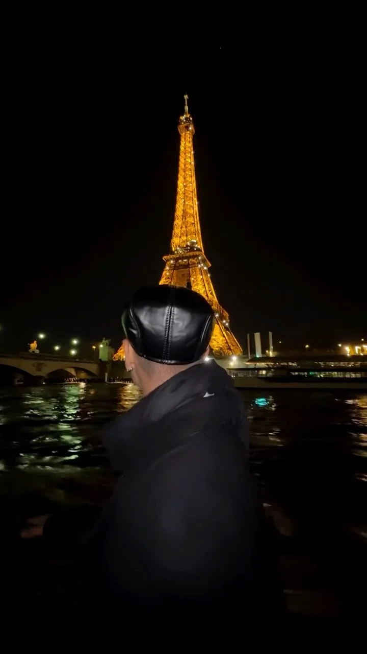Isaac na Torre Eiffel
