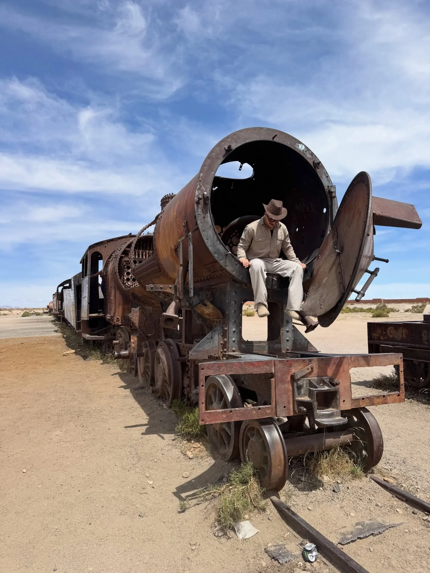 Isaac durante viagem de trem